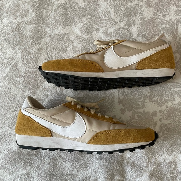 Women’s Nike Daybreak Size 6.5 Used in Excellent Condition - Picture 3 of 6